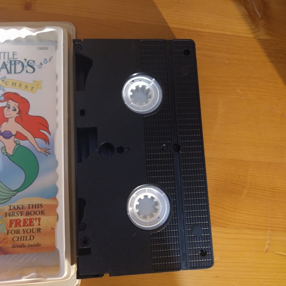 The Little Mermaid was released to theaters on November 17, 1989 - Picture 12 of 12